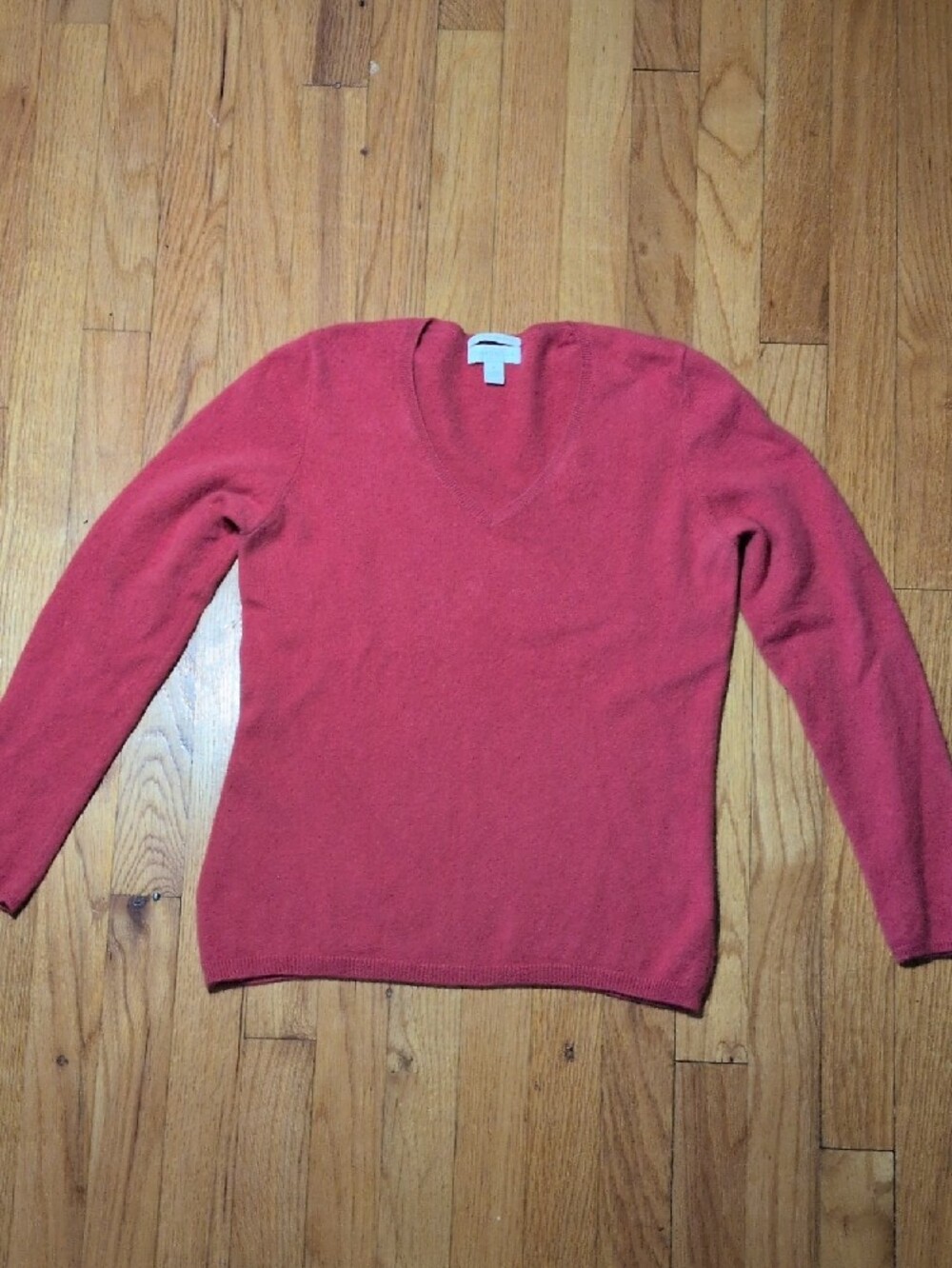 Charter Club women's 100% cashmere V-Neck Sweater in Coral M